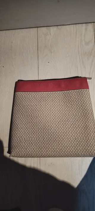 Neceser beige y rojo