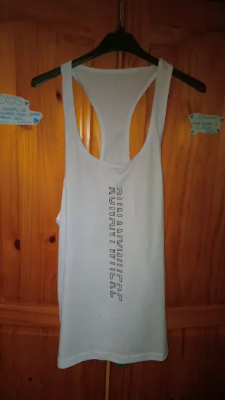 Camiseta tirantes blanca con texto