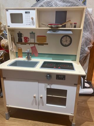 Cocina de juguete de madera