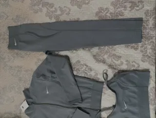 Conjunto deportivo  gris