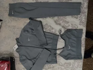 Conjunto deportivo  gris