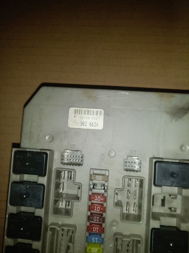 Caja Relés Fusibles Renault 902 663A
