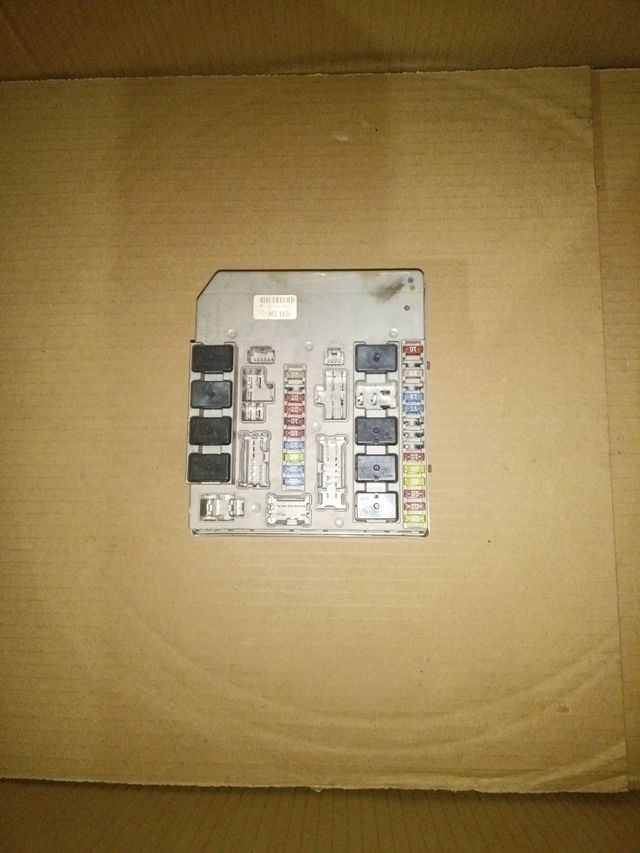 Caja Relés Fusibles Renault 902 663A