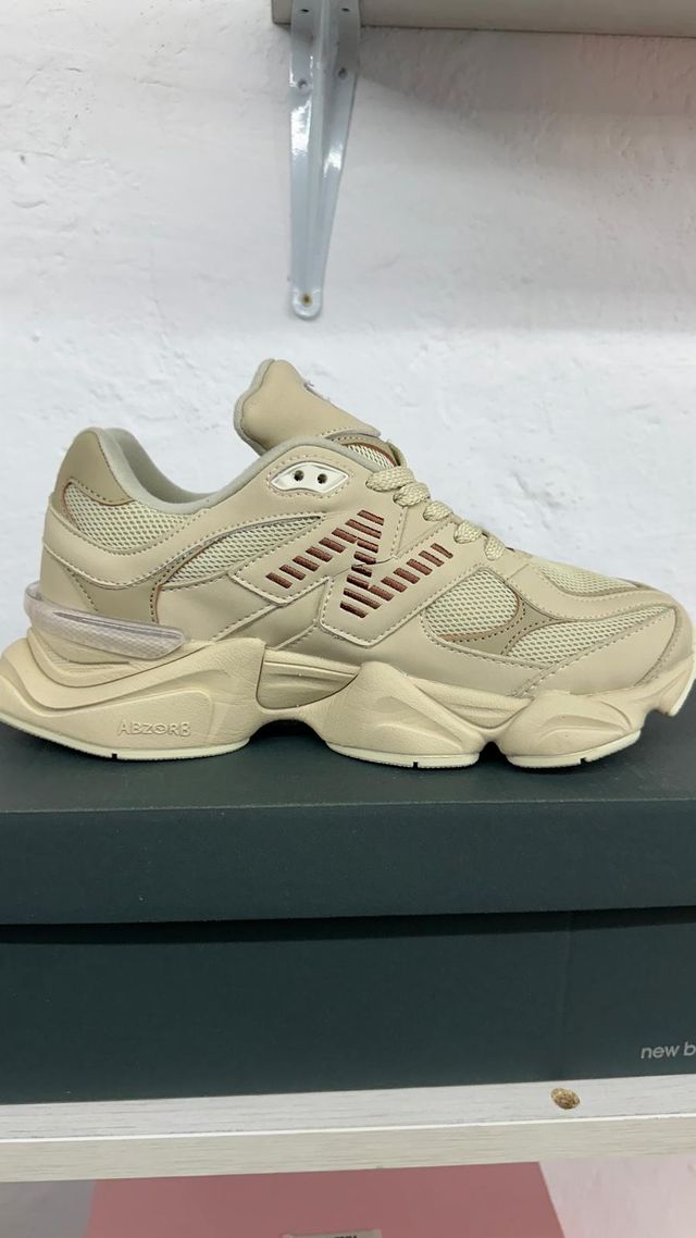 New Balance 9060 Beige/Marrón
