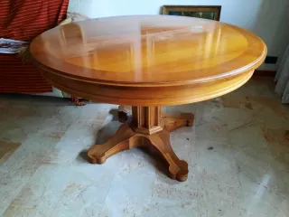 Tavolo da salotto rotondo in legno