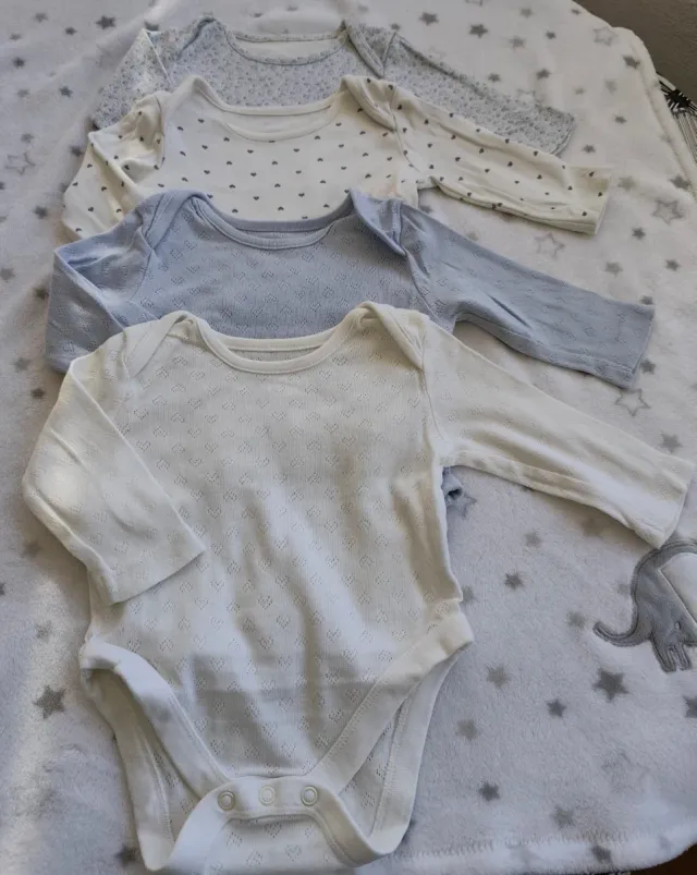 Lote 4 bodies bebé 1-3 meses