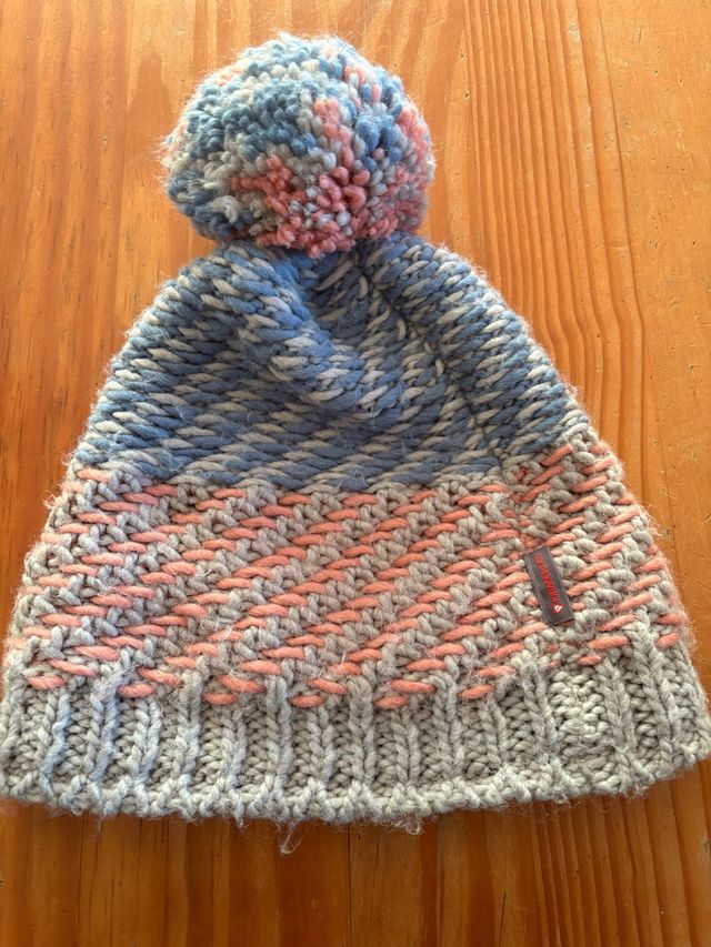 Gorro de lana con pompón