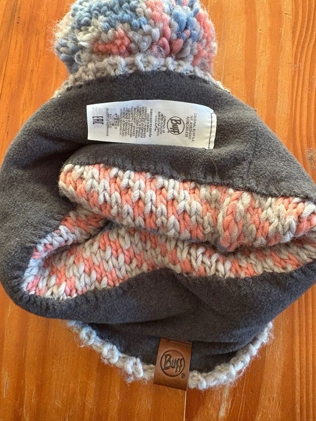 Gorro de lana con pompón