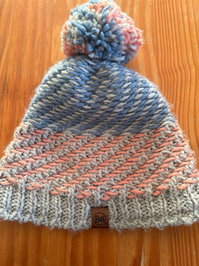 Gorro de lana con pompón