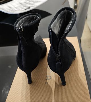 Botines de terciopelo negros con tachuelas