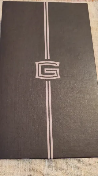 Monedero piel y ante marrón con logo G