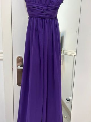 Vestido de ceremonia morado con fular