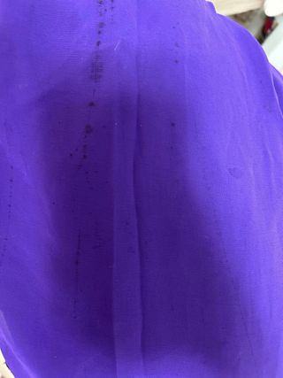 Vestido de ceremonia morado con fular