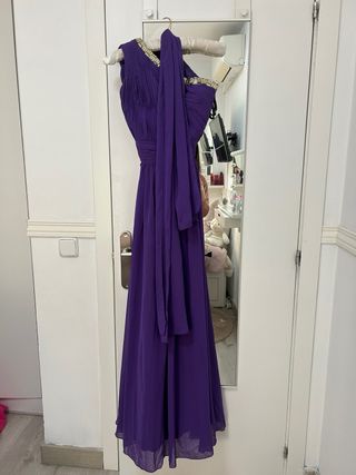 Vestido de ceremonia morado con fular