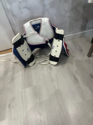 Chaleco Taekwondo Daedo + espinilleras Talla M