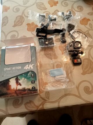 Cámara Deportiva 4K sin usar y en su caja original