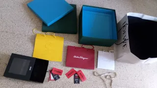 Lote de cajas y bolsas , Loewe, Hugo Boss,etc