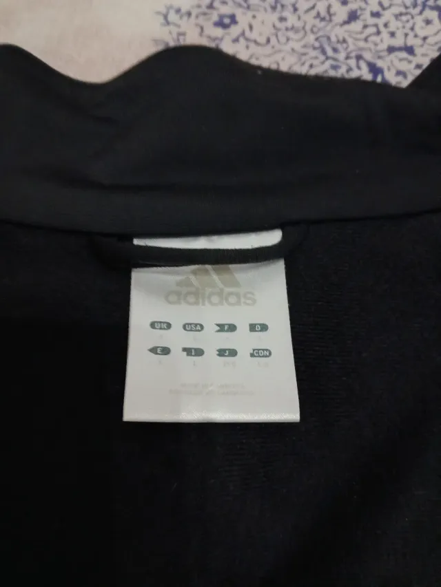 Pantalones y chaqueta Adidas negros y rojos