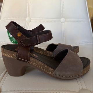 Sandalias tacón marrón y gris