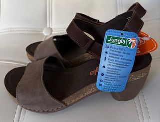 Sandalias tacón marrón y gris