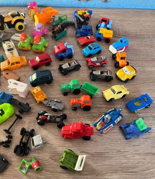 (2)Lote Figuras Kinder y Piezas Sueltas años 80,90