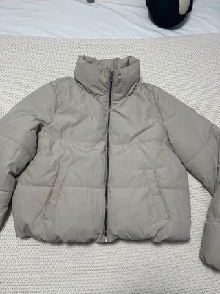 Abrigo corto Only crema como nuevo