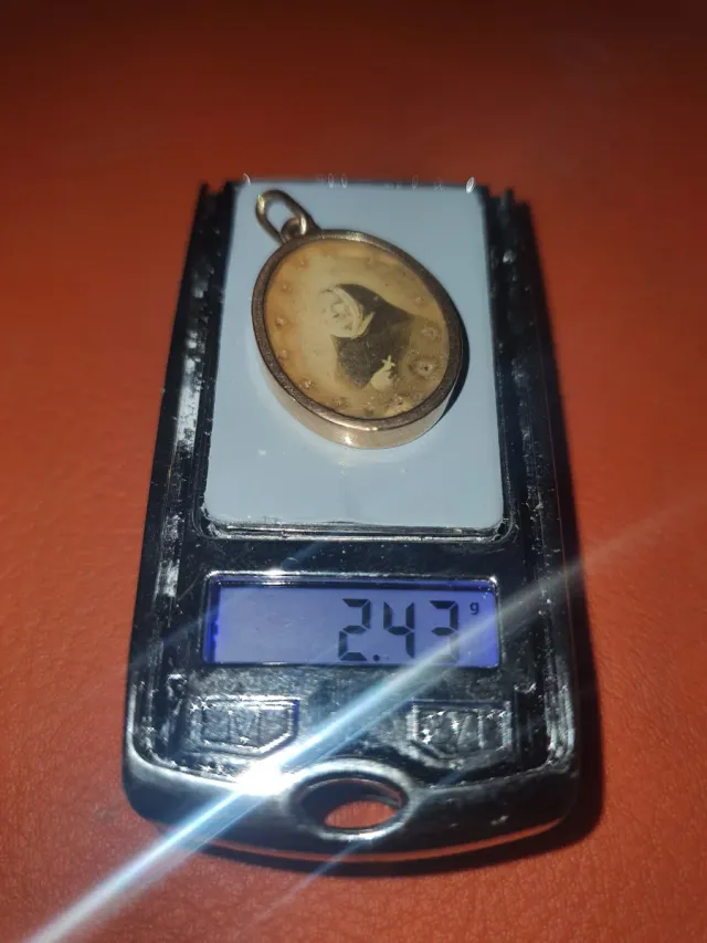 Ciondolo in Oro 18kt Ovale