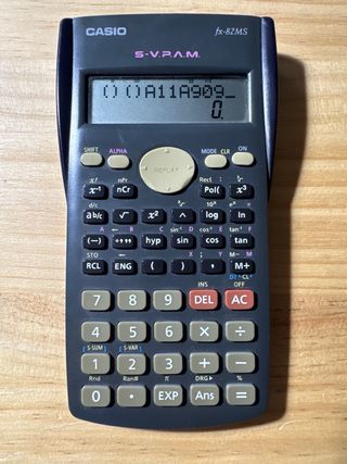 Calculadora Científica Casio fx-82MS