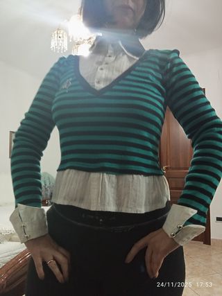 Maglietta corta a righe con maniche lunghe