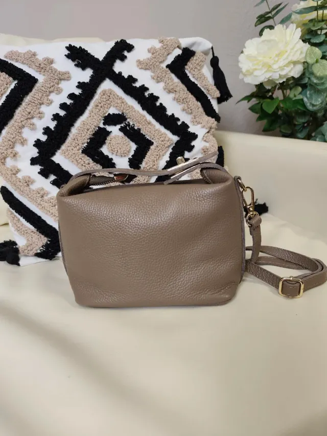 Bolso de piel taupe