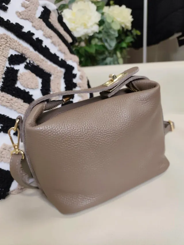 Bolso de piel taupe