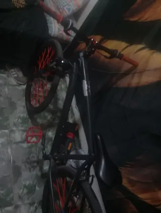 Bicicleta Stunt Bike Negra y Roja