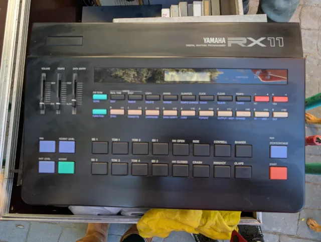 Programmatore di ritmo digitale Yamaha RX11