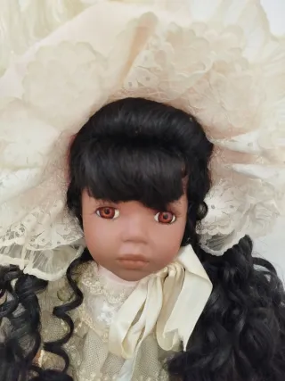 Muñeca de porcelana antigua