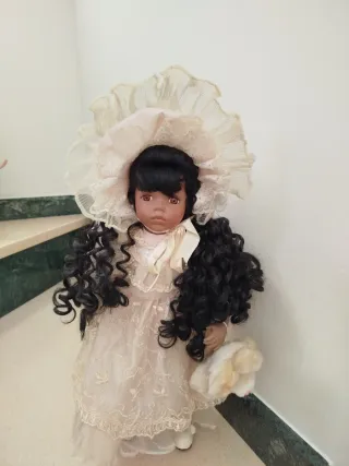 Muñeca de porcelana antigua