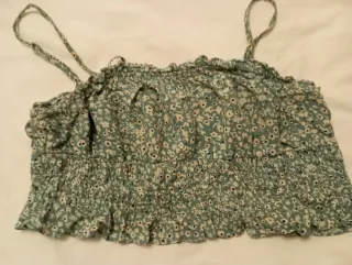 Top floral verde con tirantes