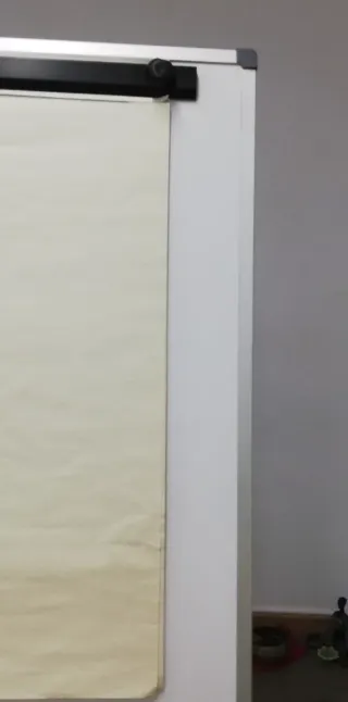 Pizarra y 150 hojas blancas  de papel.