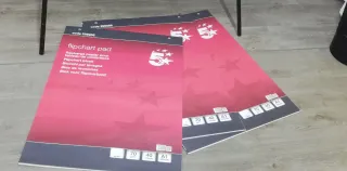 Pizarra y 150 hojas blancas  de papel.