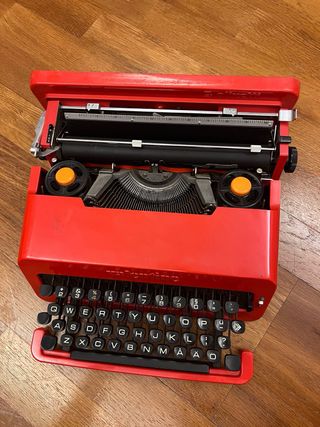 Máquina de escribir Olivetti Valentine Roja