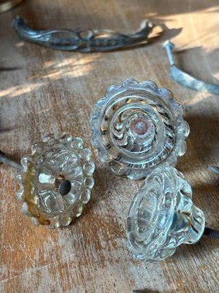 Maniglie antiche in vetro e metallo