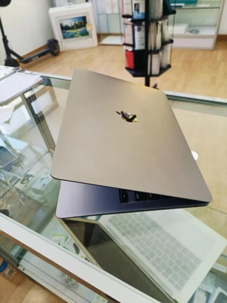 MacBook Air 13 2020 512GB 8GB RAM