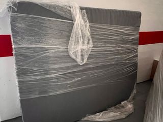 Colchón y somier de madera y metal