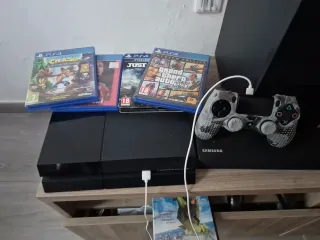 Consola PS4 + 4 Juegos