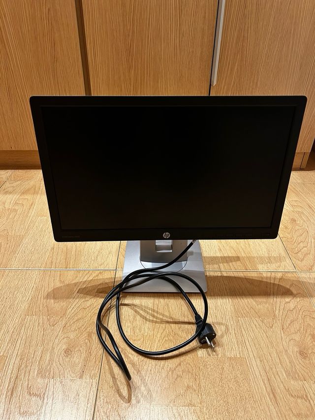 Monitor HP 22” Negro y Plata