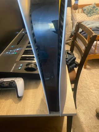 Consola PS5 Estándar versión digital con 2 mandos.