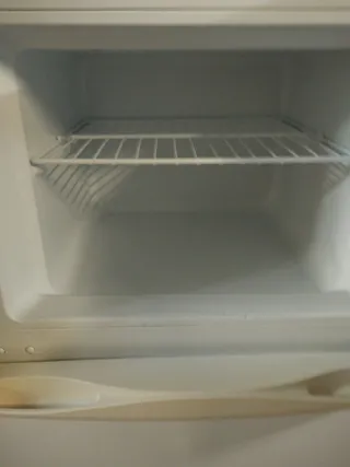 Nevera con congelador superior