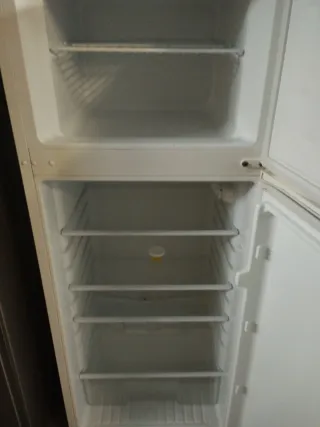 Nevera con congelador superior