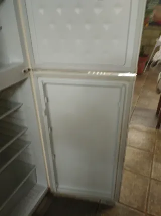 Nevera con congelador superior