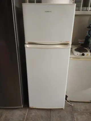 Nevera con congelador superior