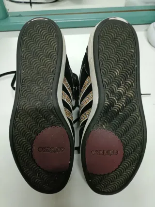 Zapatillas Adidas altas negras y moradas